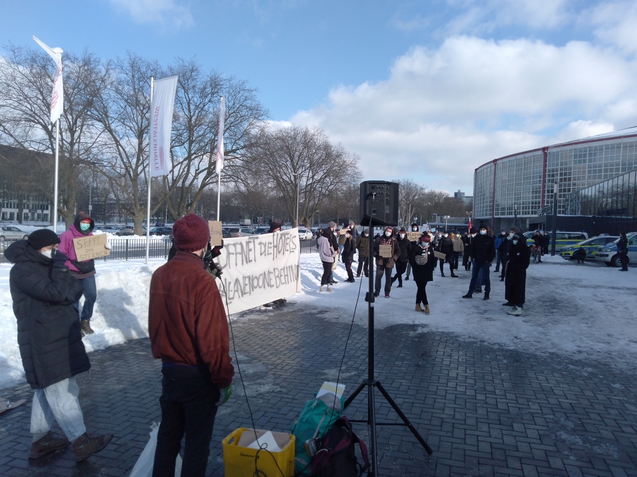 Doku: Reden bei der Kundgebung „Öffnet die Hotels“